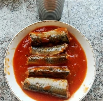 Can you heat up canned pilchards in tomato sauce?